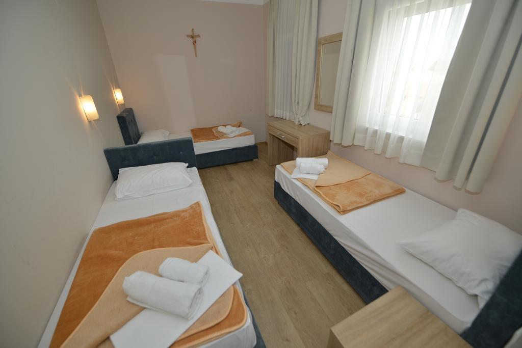 Hotel Rosabel Medjugorje Bilik gambar