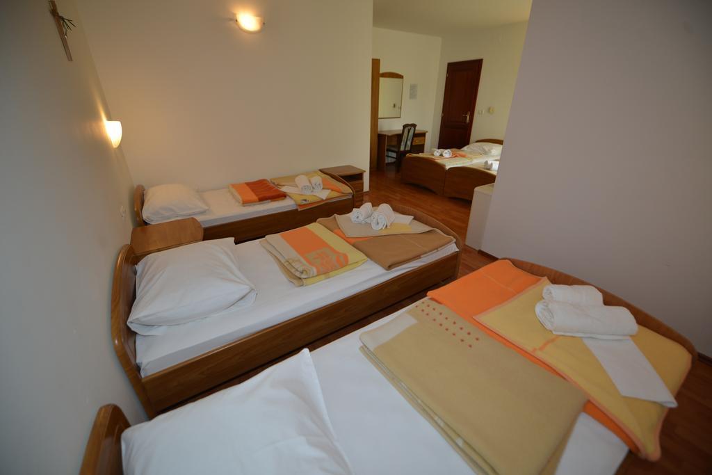Hotel Rosabel Medjugorje Bilik gambar